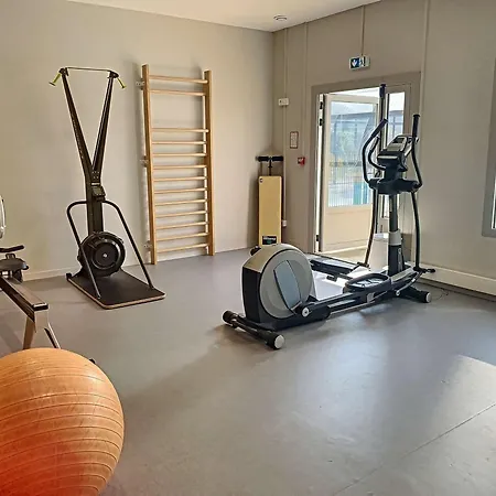 Hébergement de vacances Mobil-home Familial 40m² Avec Piscine Chauffee, 200m De La Plage, 6 Pers, 3 Ch, 2 Sdb, Terrasse - Fr-1-361a-53 Jullouville