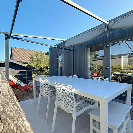 Hébergement de vacances Mobil-home Familial 40m² Avec Piscine Chauffee, 200m De La Plage, 6 Pers, 3 Ch, 2 Sdb, Terrasse - Fr-1-361a-53