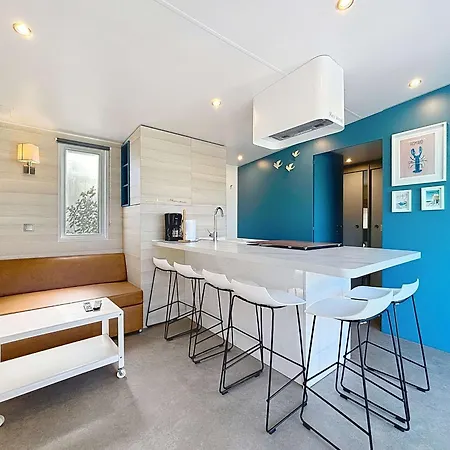 Mobil-home Familial 40m² Avec Piscine Chauffee, 200m De La Plage, 6 Pers, 3 Ch, 2 Sdb, Terrasse - Fr-1-361a-53 *