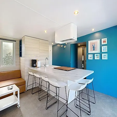 Mobil-home Familial 40m² Avec Piscine Chauffee, 200m De La Plage, 6 Pers, 3 Ch, 2 Sdb, Terrasse - Fr-1-361a-53