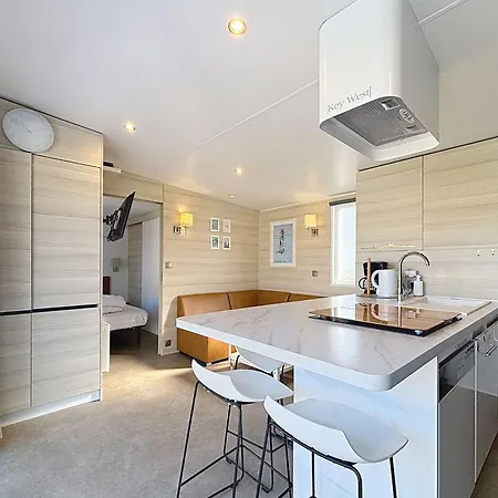 Mobil-home Familial 40m² Avec Piscine Chauffee, 200m De La Plage, 6 Pers, 3 Ch, 2 Sdb, Terrasse - Fr-1-361a-53 Hébergement de vacances