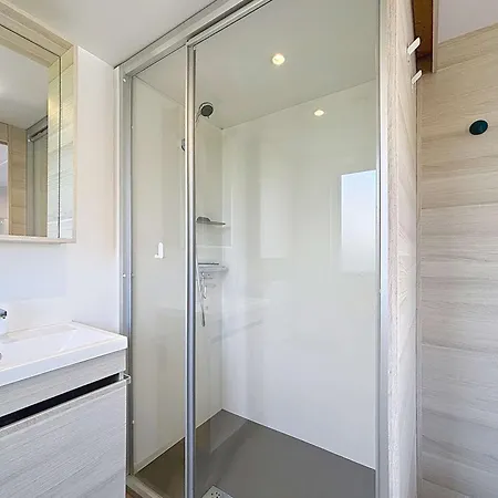 Mobil-home Familial 40m² Avec Piscine Chauffee, 200m De La Plage, 6 Pers, 3 Ch, 2 Sdb, Terrasse - Fr-1-361a-53 Hébergement de vacances Jullouville