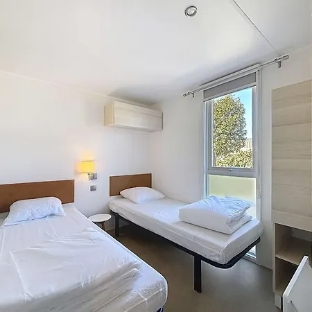 Mobil-home Familial 40m² Avec Piscine Chauffee, 200m De La Plage, 6 Pers, 3 Ch, 2 Sdb, Terrasse - Fr-1-361a-53 Jullouville