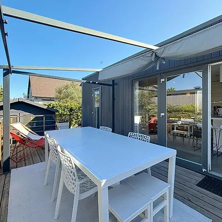 Hébergement de vacances Mobil-home Familial 40m² Avec Piscine Chauffee, 200m De La Plage, 6 Pers, 3 Ch, 2 Sdb, Terrasse - Fr-1-361a-53